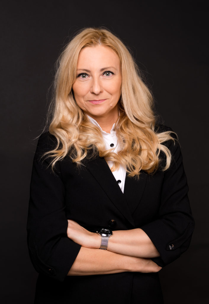 Zdjęcie przedstawia dr hab. Wiolettę Nowaczewską.
