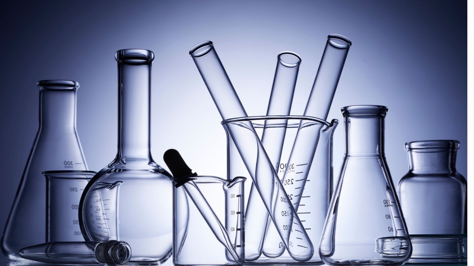 puste naczynia laboratoryjne 